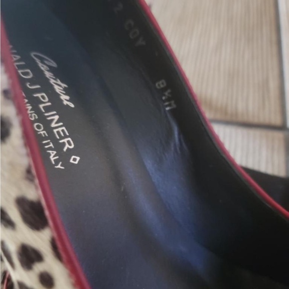 RARE FIND Vintage
Donald J Pliner Couture Gator Calf Hair Heels - Picture 3 of 6